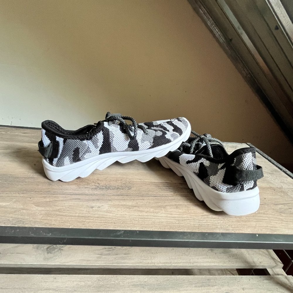 Black and White Camo Runners by Dirty Laundry Women's 6